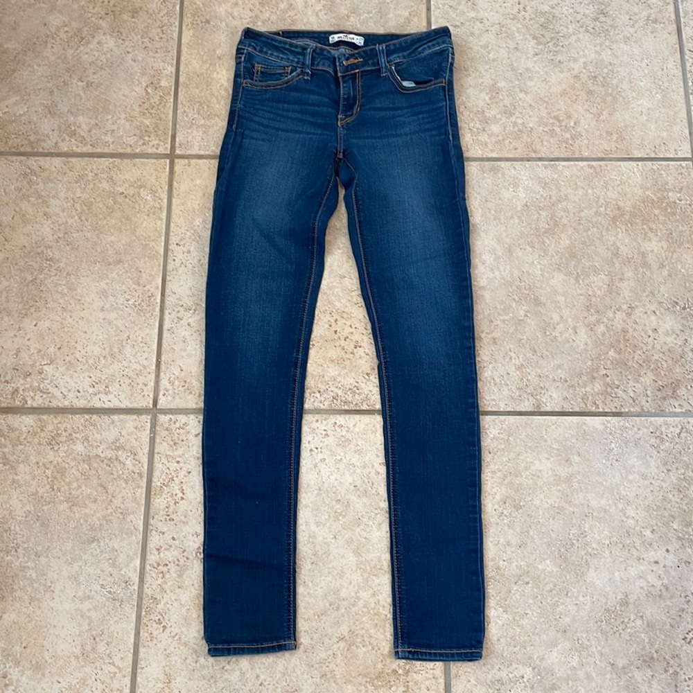 Hollister Dark Wash Low Rise Size 5 Skinny Jean